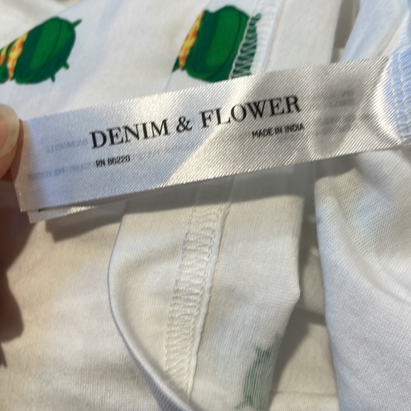 ☘️Denim & Flower Pot of Gold Hoodie☘️ Small - Picture 6 of 7